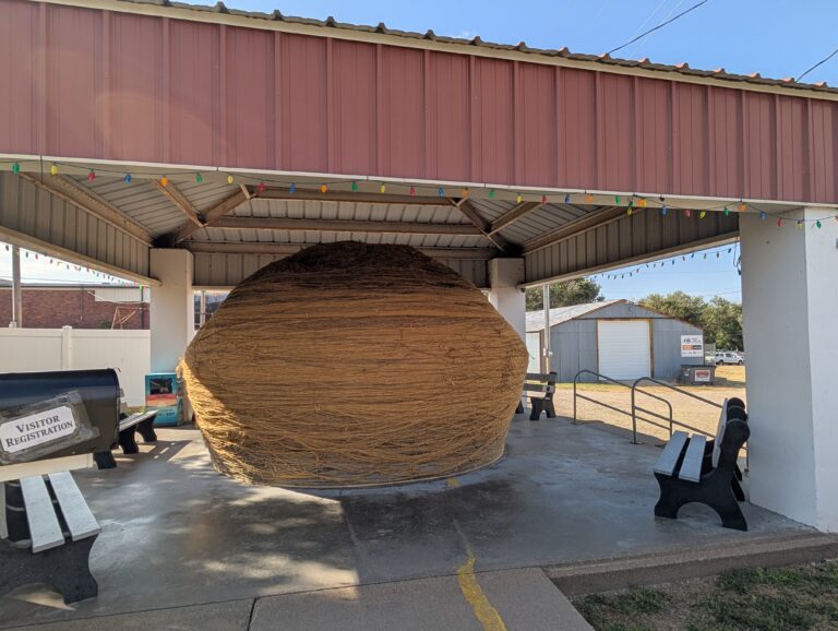 Read more about the article The Worlds Biggest Ball of Twine